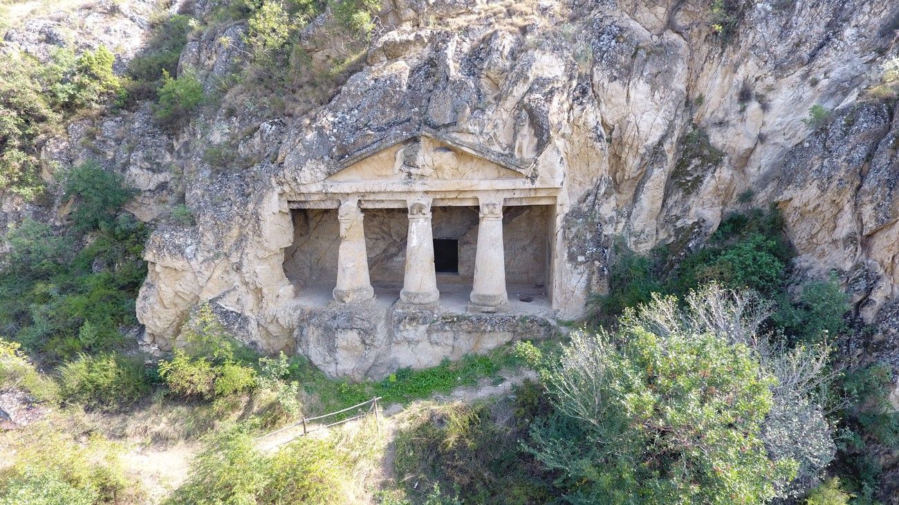 Sinop’un saklı tarihi mekanı: Boyabat kaya mezarları