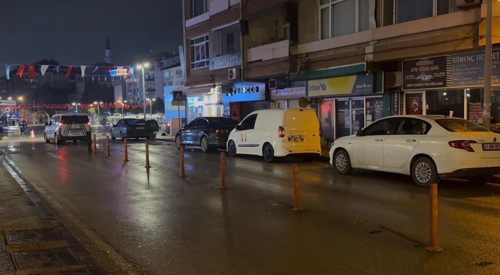 Kocaeli'de bıçaklanan şahıs dükkana sığındı