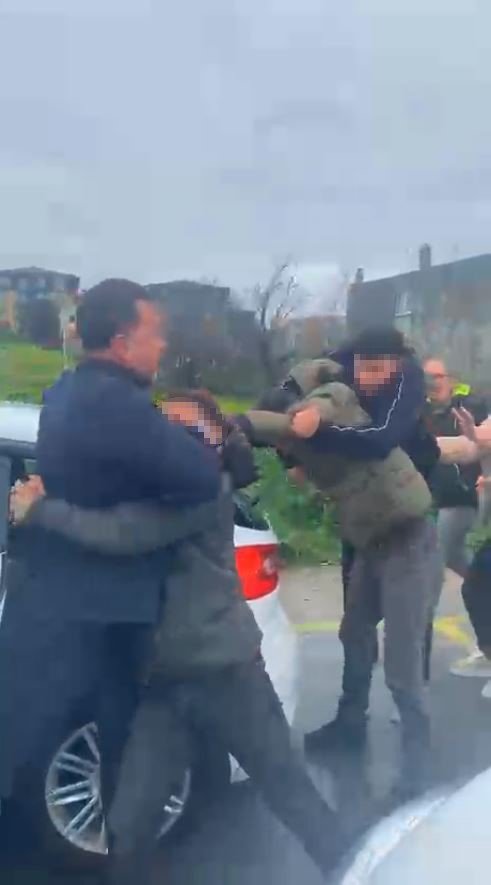 Silivri'de direksiyon sınavını geçemeyen sürücü, babası ile birlikte eğitmene saldırdı