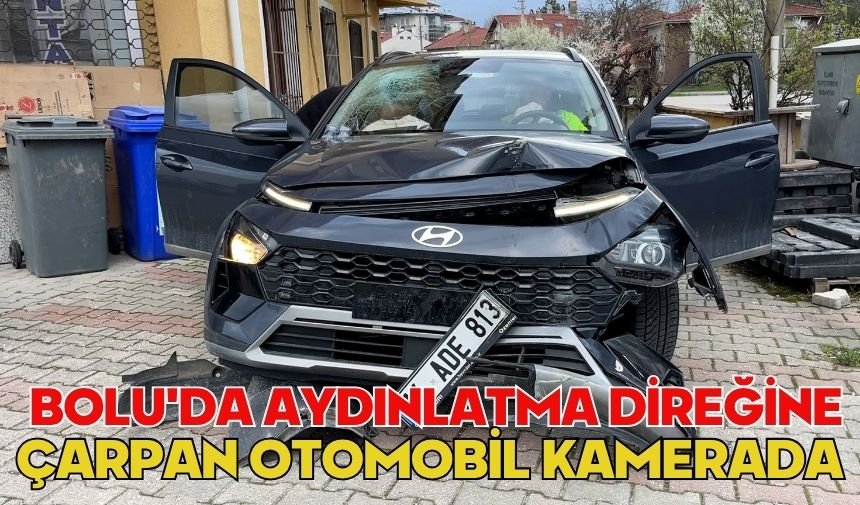 Bolu'da aydınlatma direğine çarpan otomobil kamerada
