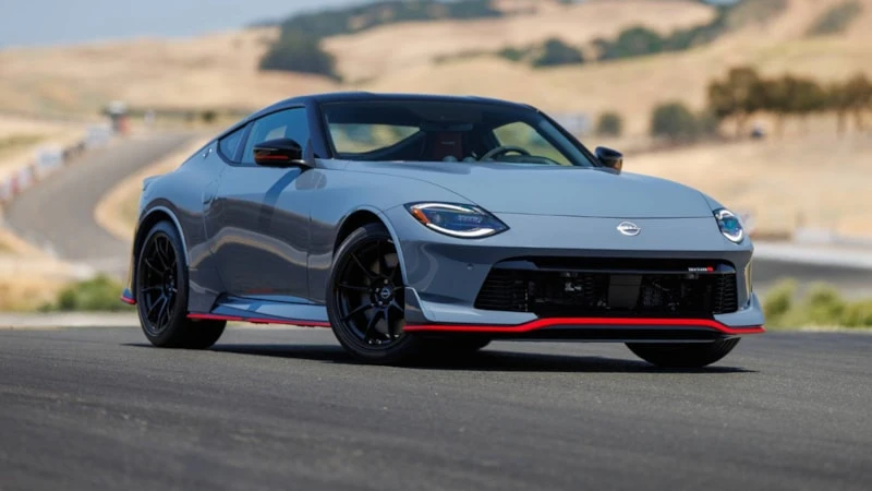 Nissan, makyajlanan yeni Fairlady Z ve Z Nismo modellerini tanıttı