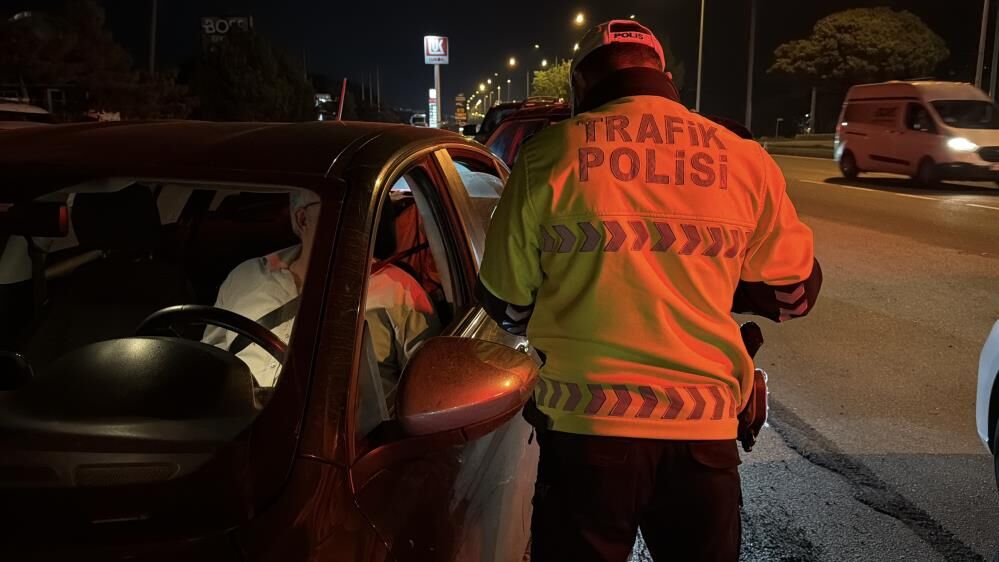 D-100’de polis ekiplerinden geniş çaplı denetim