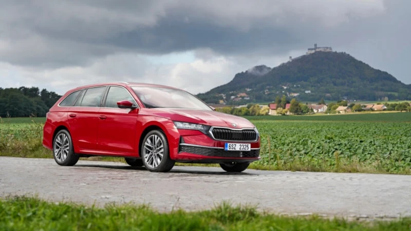 Skoda, ilk tam hibrit Octavia modelini tanıttı: İşte özellikleri