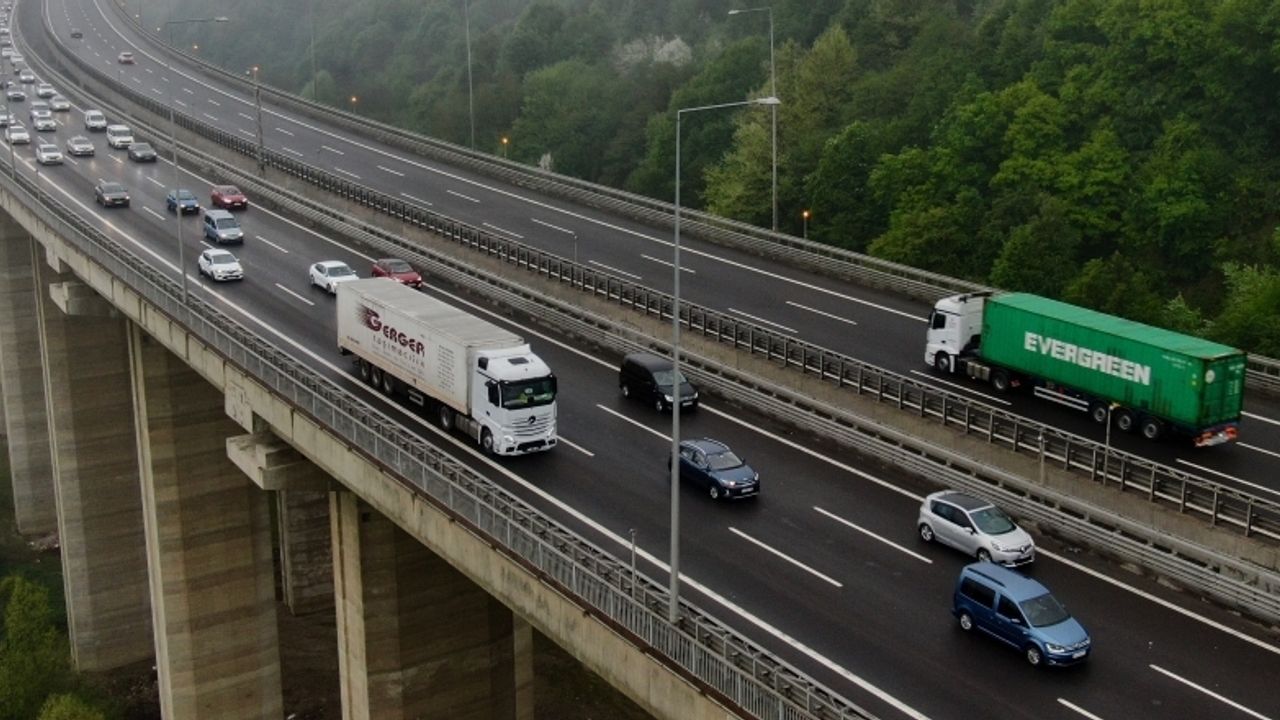 Anadolu Otoyolu'nun Bolu Ve Düzce Kesiminde Bayram Trafiği Başladı ...