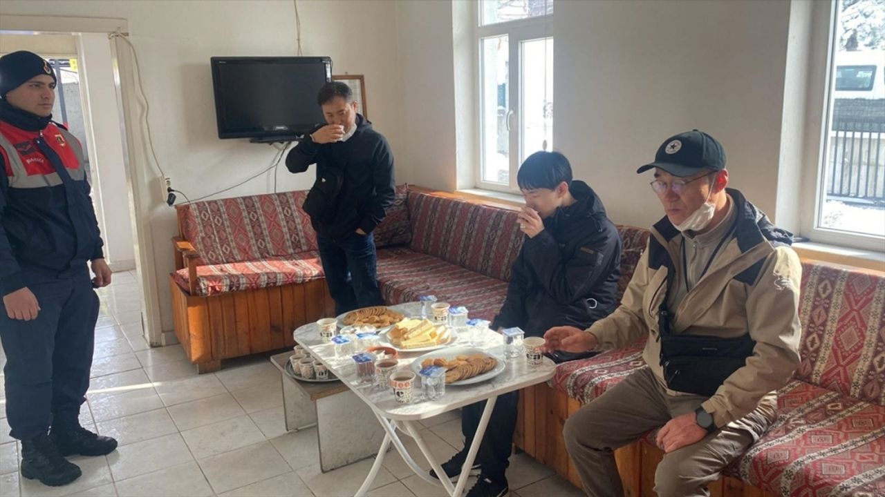 Bolu'da kar nedeniyle mahsur kalan 23 Güney Koreli turist kurtarıldı