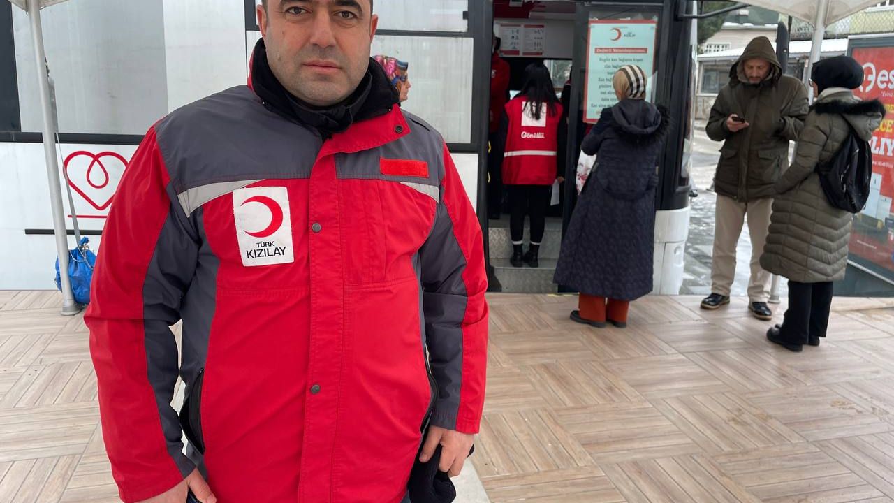 Doğu Marmara ve Batı Karadeniz'de vatandaşlar, depremzedeler için 8 bin ünite kan bağışladı