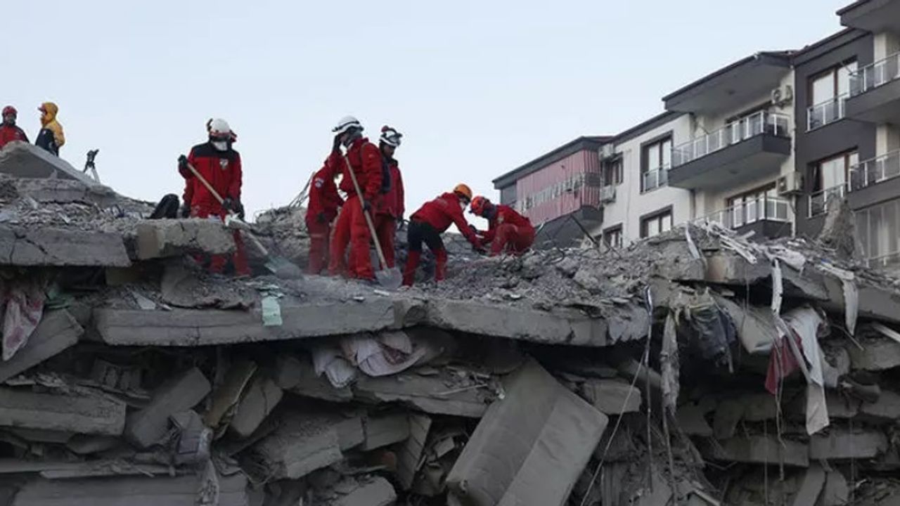 Depremde evin neresine sığınanlar hayatta kaldı? 'Altın saatlerin kurtarıcısı bu çanta'