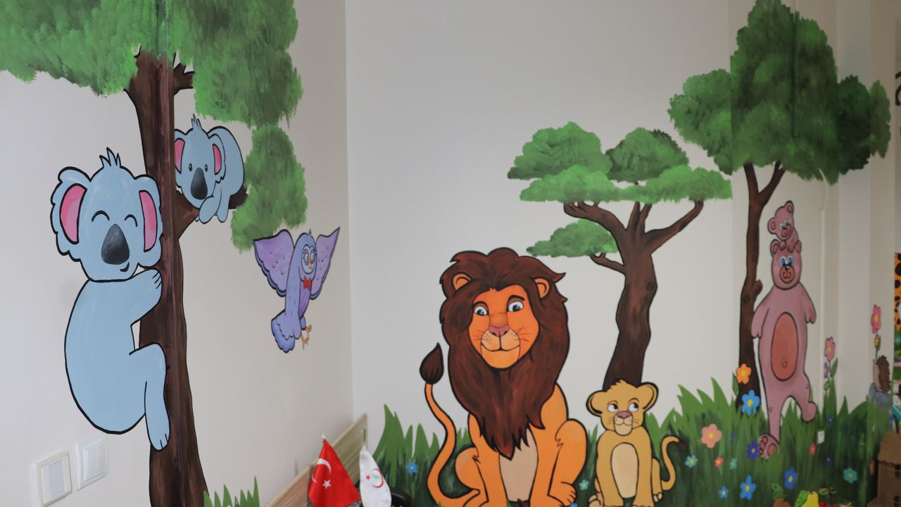 Karabük'te hastane duvarları çocuklar için süslendi