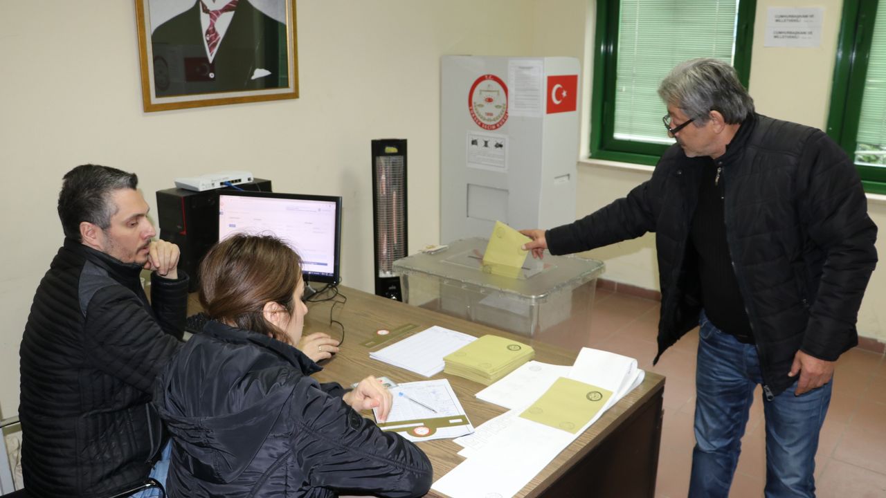 Zonguldak Havalimanı'nda oy verme işlemi başladı