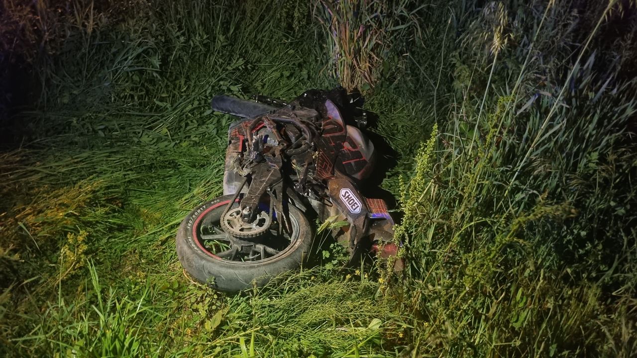 Düzce'de yayaya çarpan motosikletin sürücüsü öldü, 2 kişi ağır yaralandı