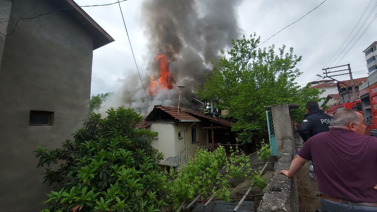 Karabük'te evinde yangın çıkan kadın yaralandı