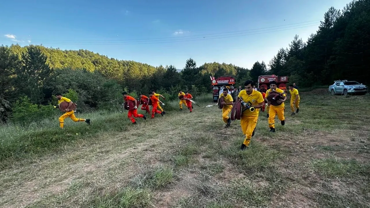 Kastamonu'da ormancılar, "en hızlı hortum serme"de yarıştı
