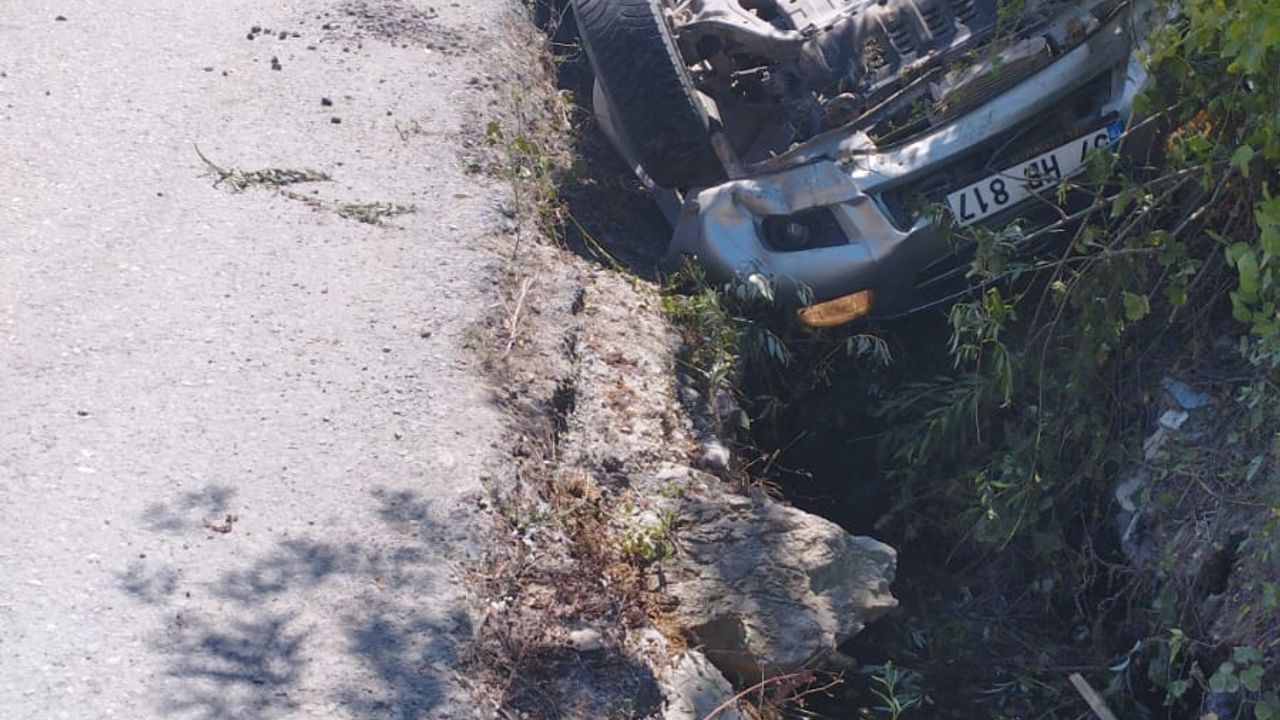 Kastamonu'da kamyonetin şarampole devrilmesi sonucu sürücü öldü, 3 çocuk yaralandı