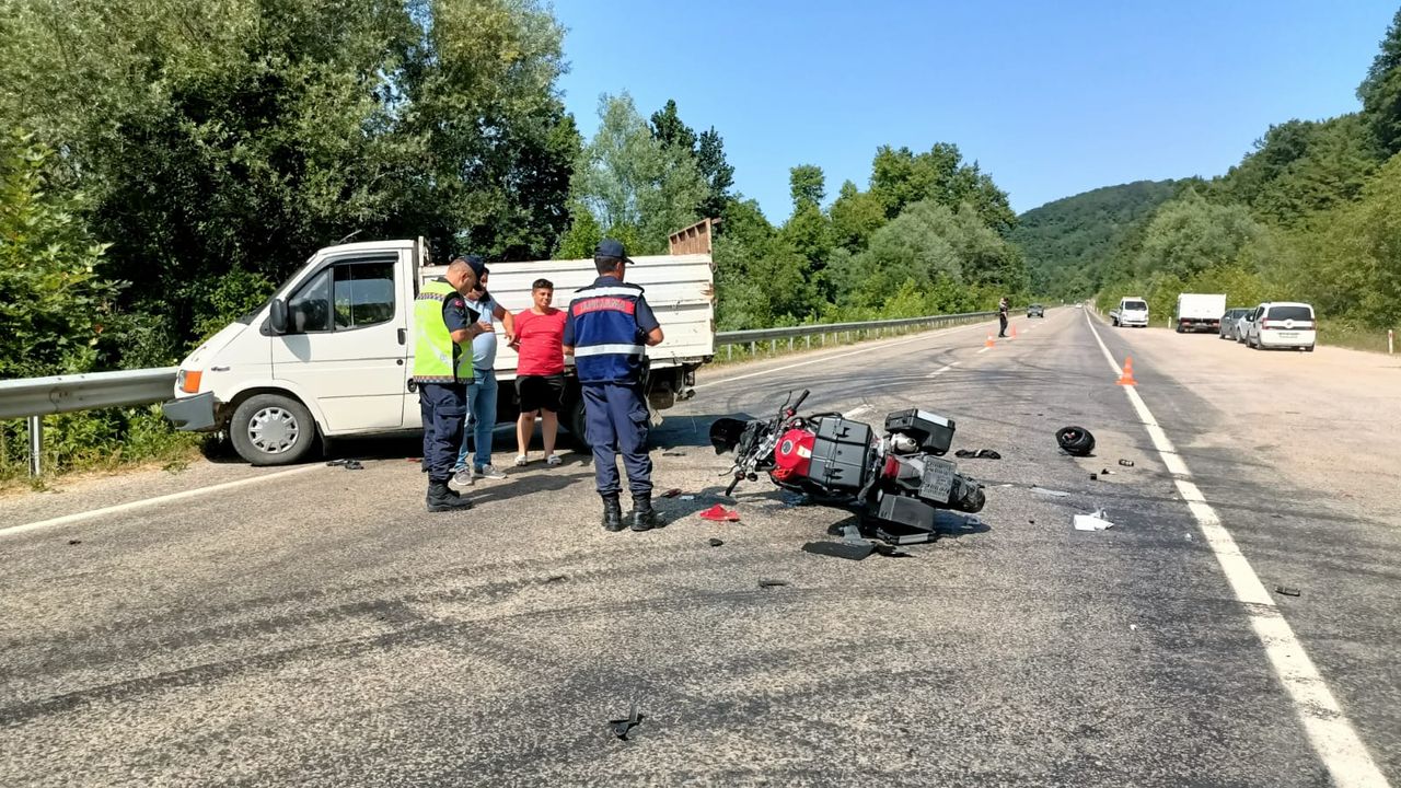 Kamyonetle çarpışan motosikletin sürücüsü yaralandı