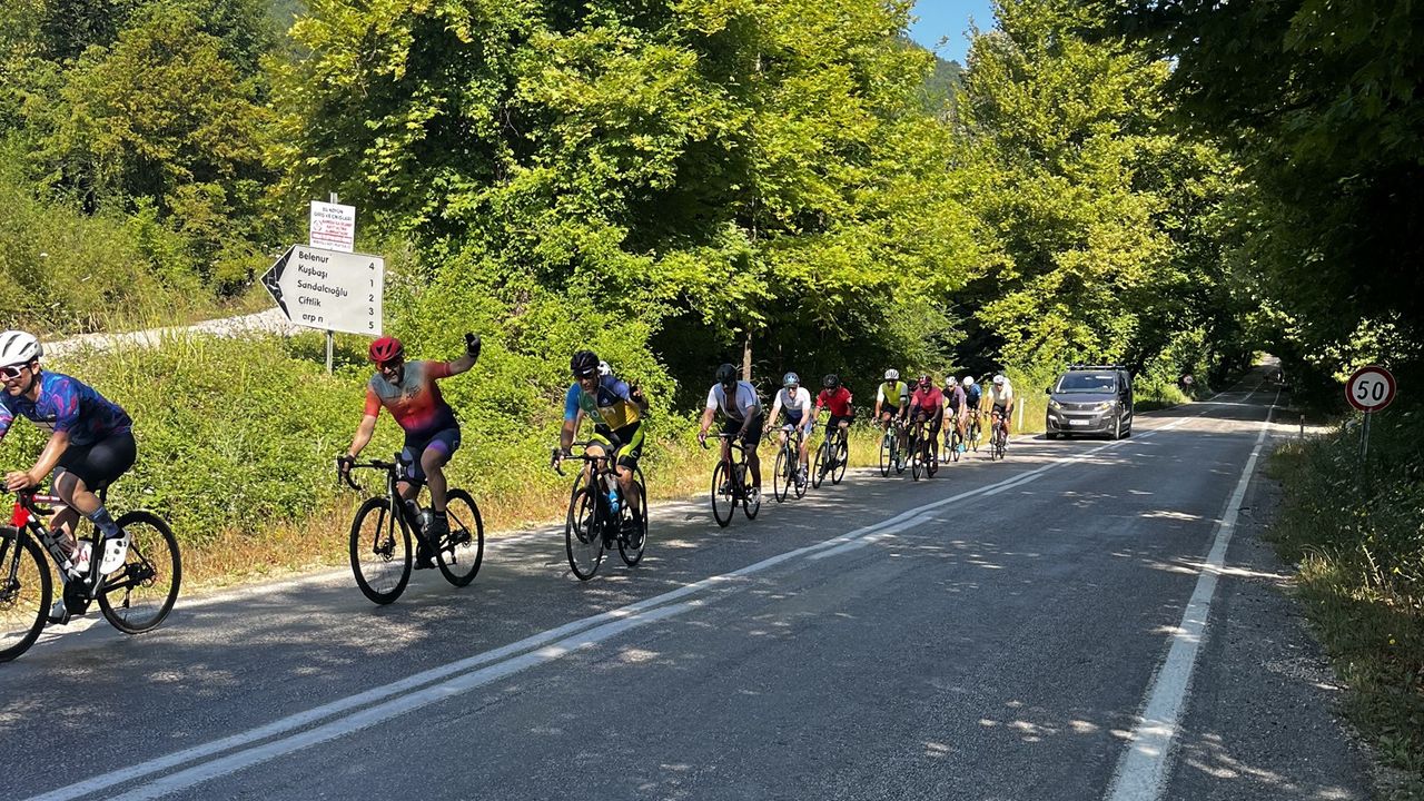 Bisikletçiler Kastamonu'nun doğal güzelliklerinde pedal çevirdi