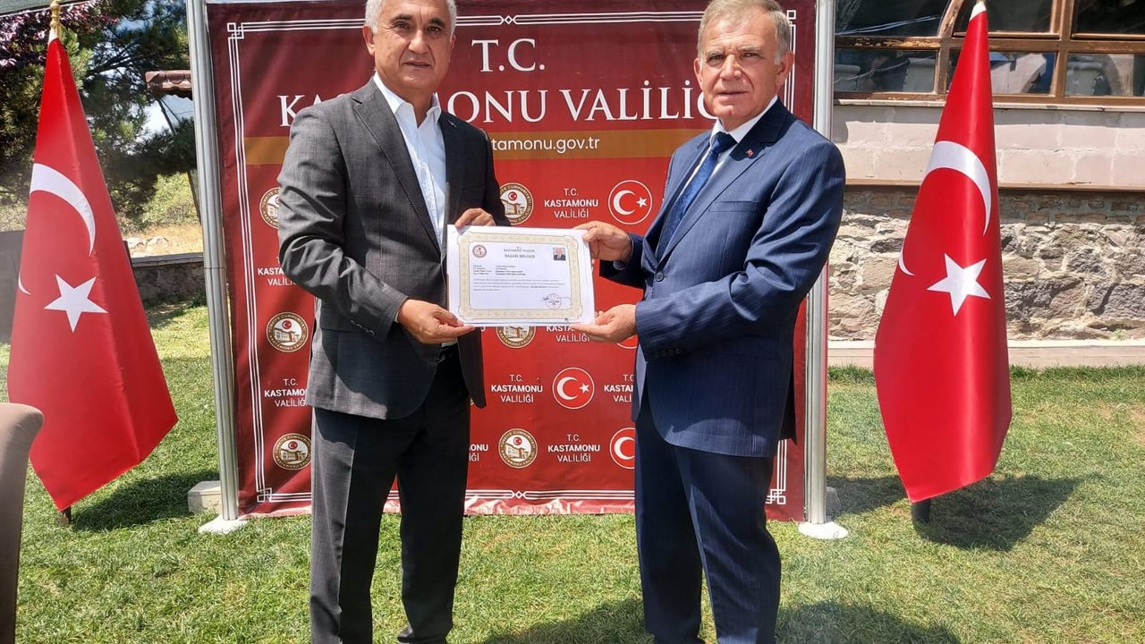 Kastamonu Milli Eğitim Müdürü Bahçacıoğlu'na veda programı düzenlendi