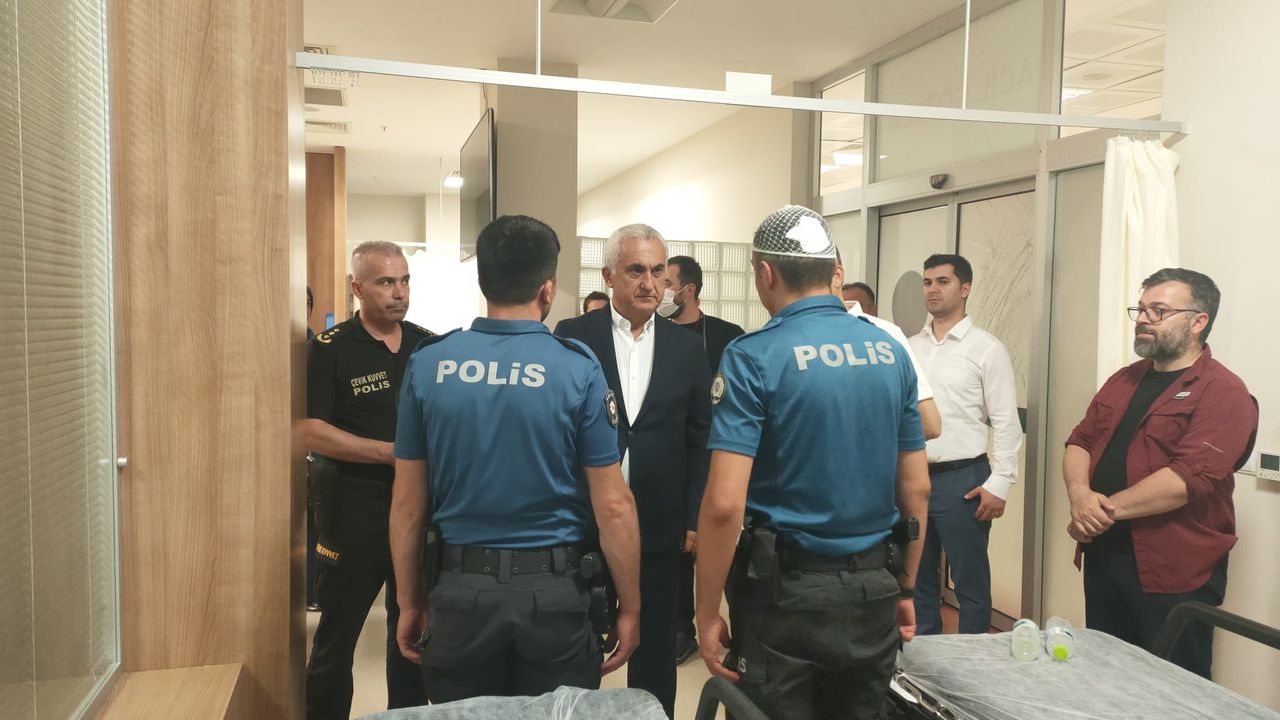 Kastamonu Valisi Çakır yaralanan polisleri ziyaret etti