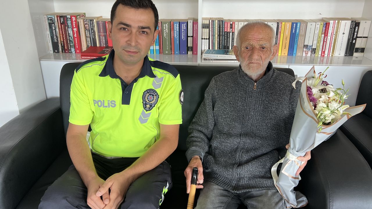 Polisin kayalıktan sırtında taşıyarak kurtardığı yaşlıya huzurevinde ziyaret