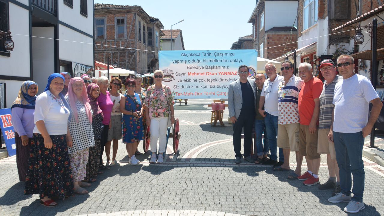 Akçakoca'da tarihi mahallede kurulan yöresel pazar turizme katkı sunuyor