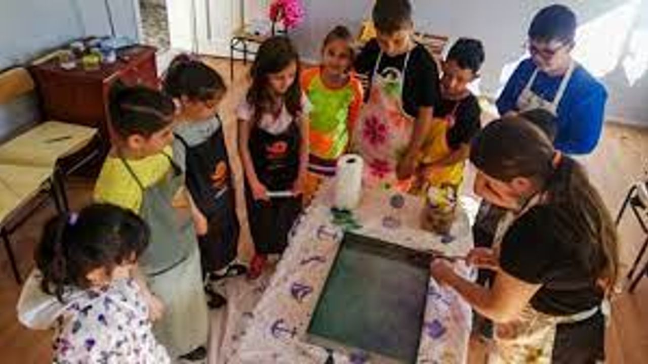 Kastamonu'da öğrenciler yaz okullarında hem Kur'an hem de el sanatları öğreniyor