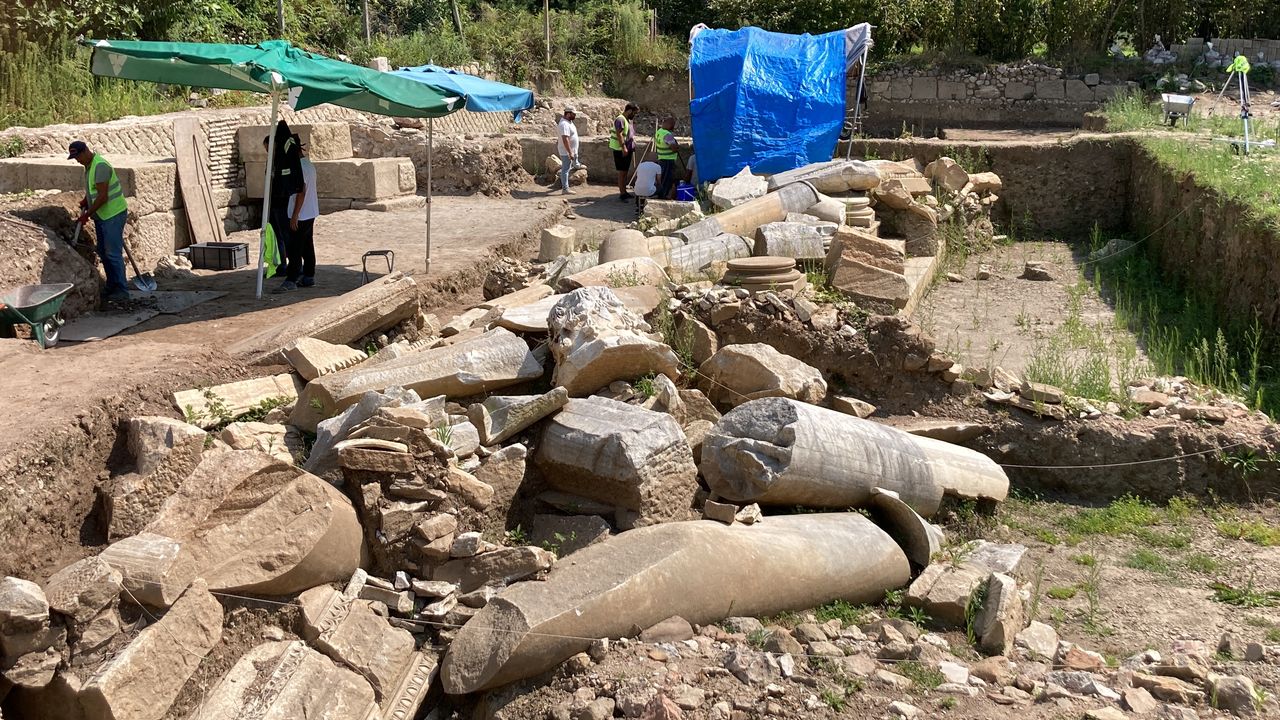 Amasra'da temel kazısında rastlanılan tarihi kalıntılar kayıt altına alınıyor