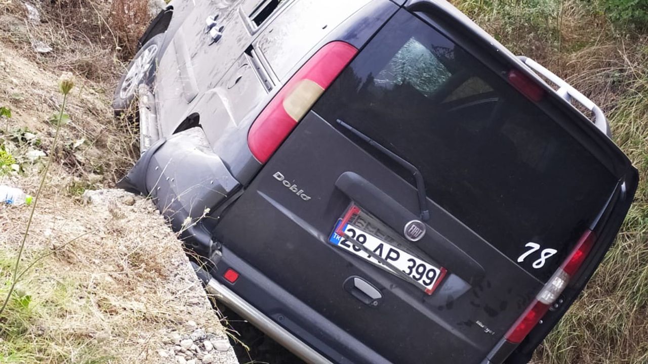 Karabük'te devrilen hafif ticari araçtaki 5 kişi yaralandı