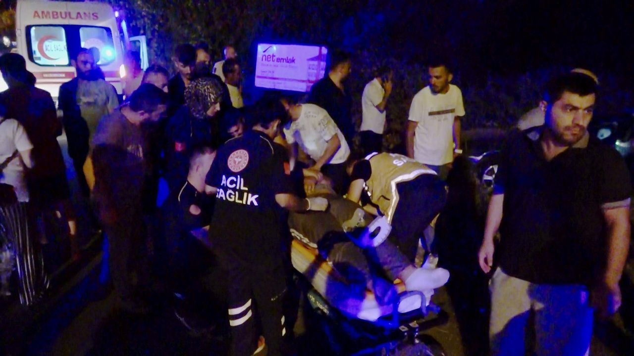 Düzce'de önündeki araca çarpan otomobildeki 4 kişi yaralandı