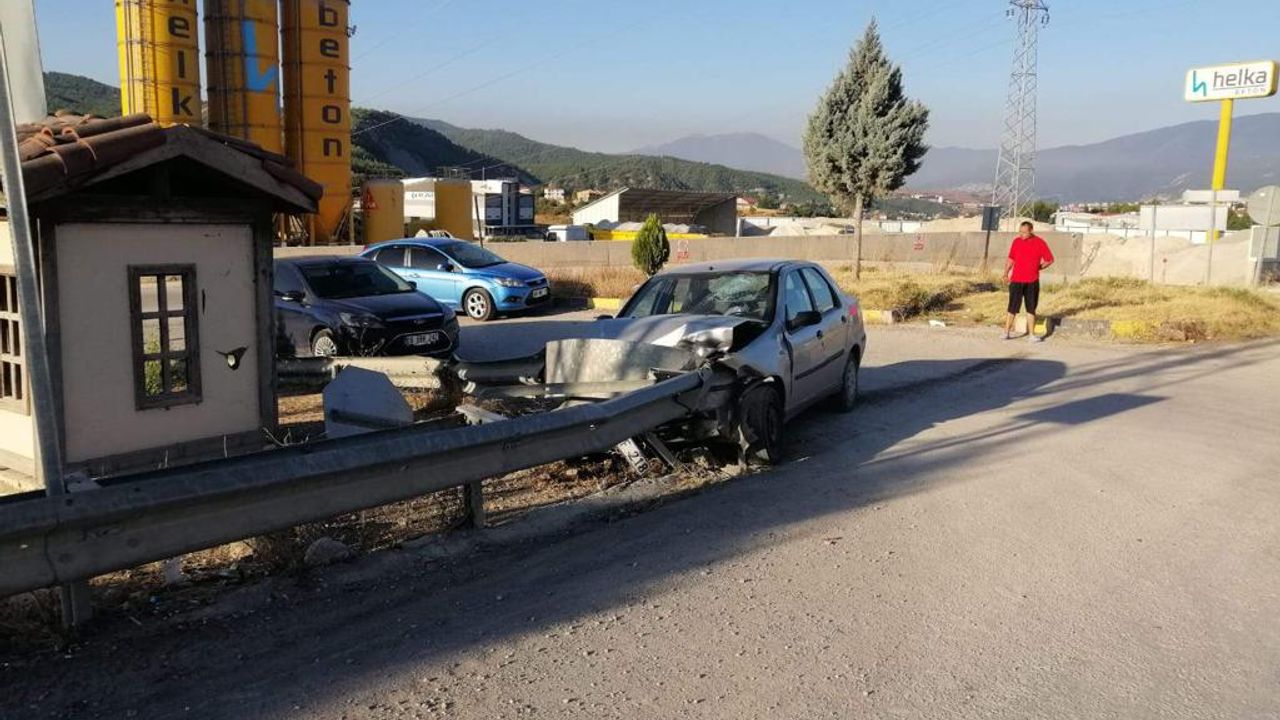 Karabük'te bariyere çarpan otomobilin sürücüsü yaralandı