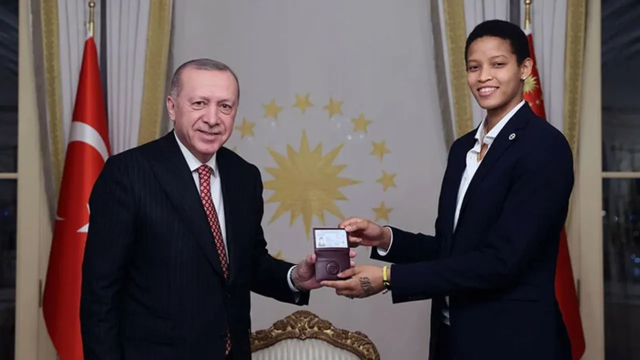 Cumhurbaşkanı Erdoğan'dan Avrupa Şampiyonu Filenin Sultanları'na tebrik mesajı