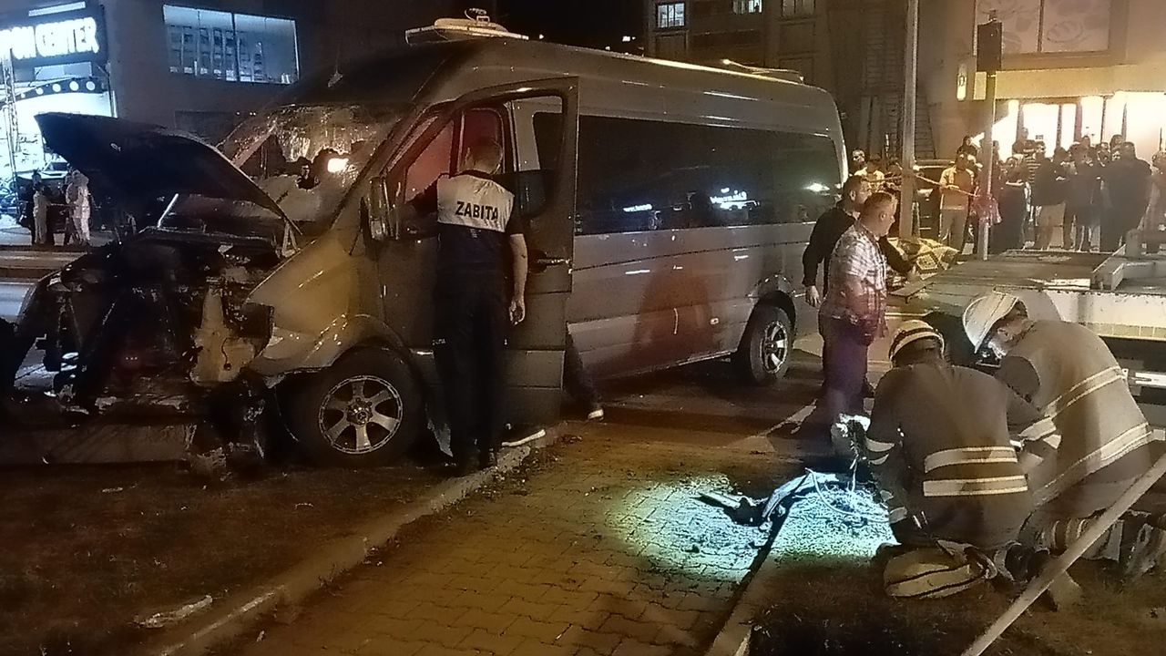  Midibüsün devrildiği kazada 7 kişi yaralandı
