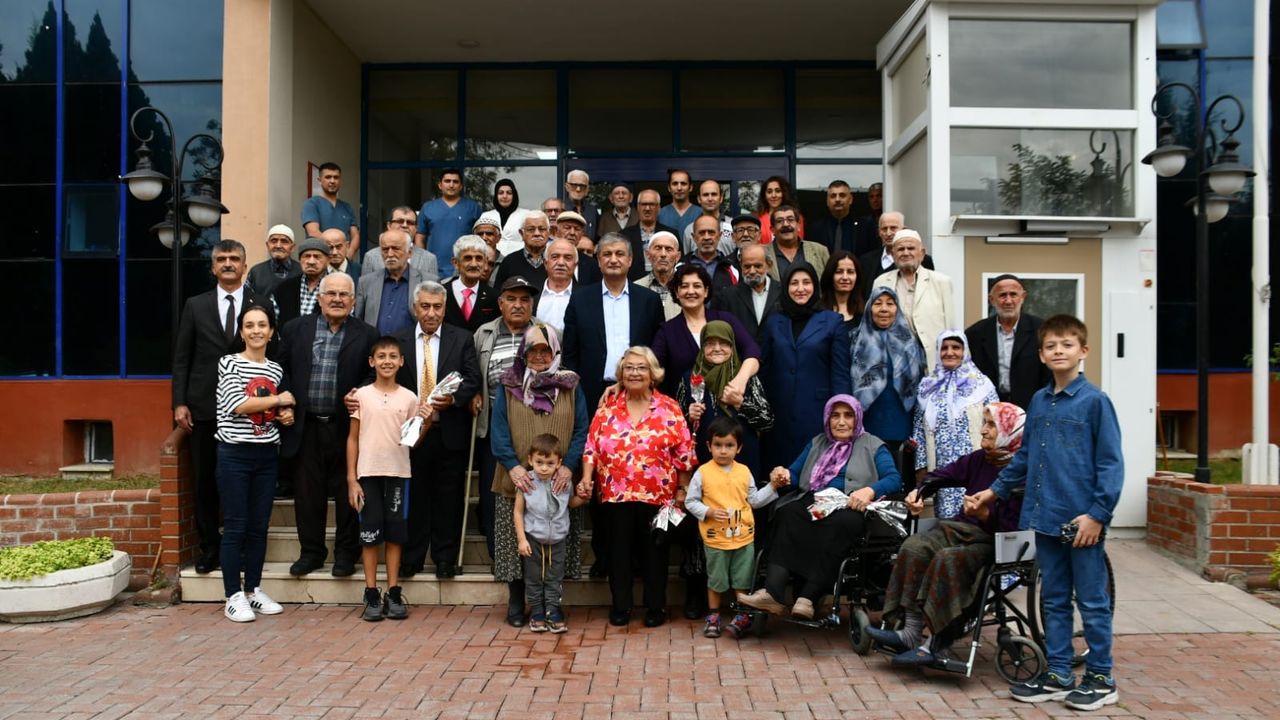 Karabük Valisi Mustafa Yavuz, huzurevi sakinlerini ziyaret etti