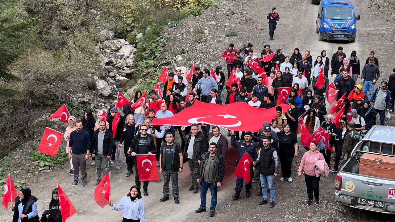Kastamonu’da Cumhuriyet Bayramı etkinlikleri sebebiyle Akgöl'e yürüdüler