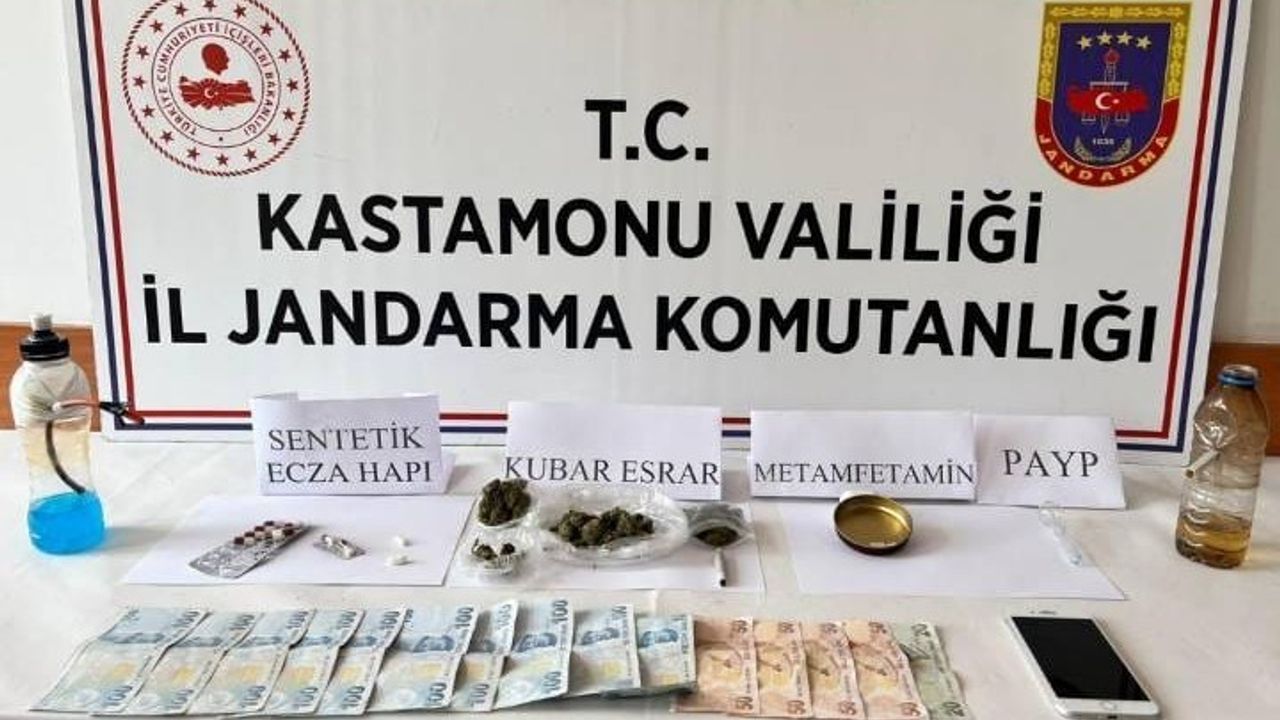 Kastamonu'da evlerinde uyuşturucuyla yakalanan 3 şüpheli gözaltına alındı