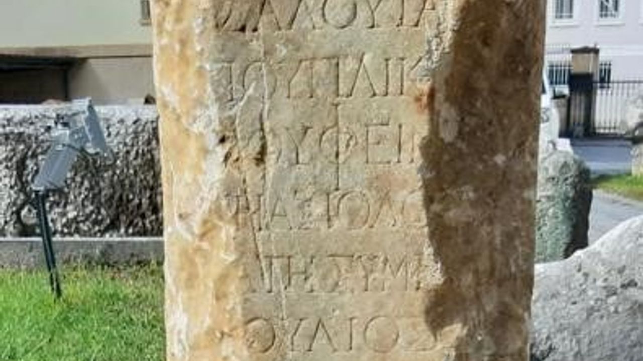 Kastamonu’da yapılan kazıda Roma dönemine ait mezar steli bulundu