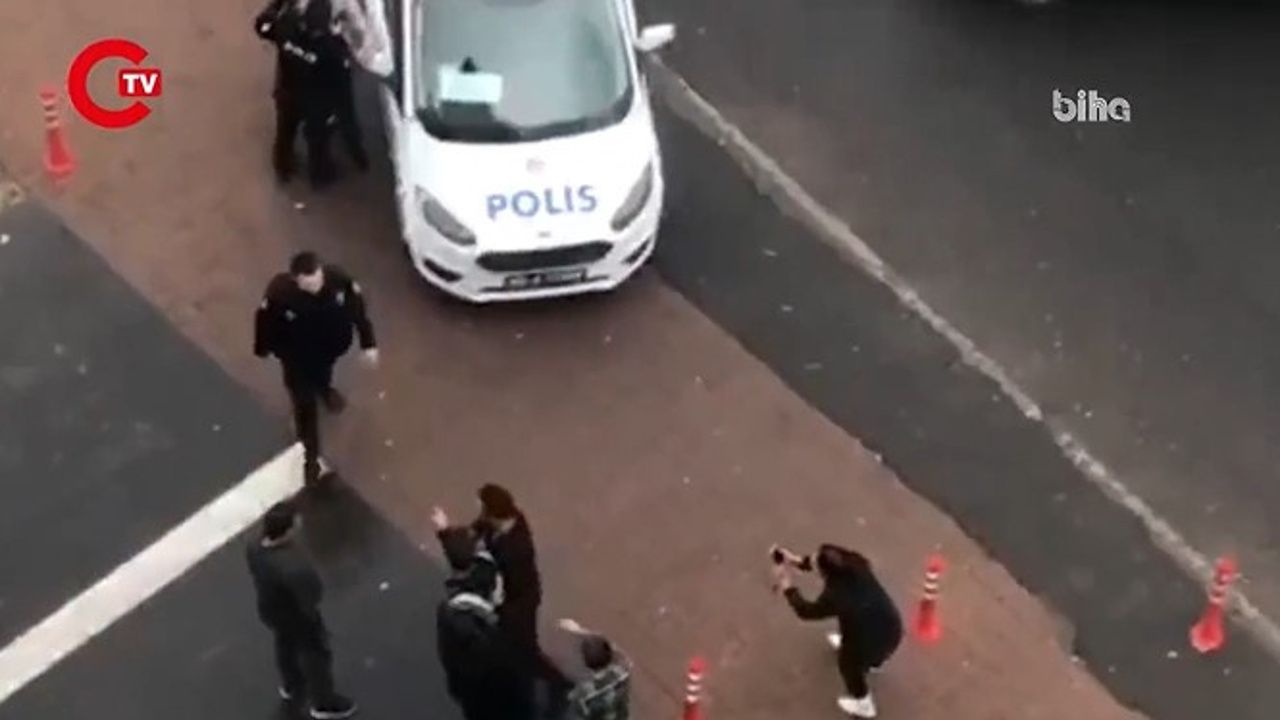 Polis sokak ortasında kadına saldırdı, tehdit etti!