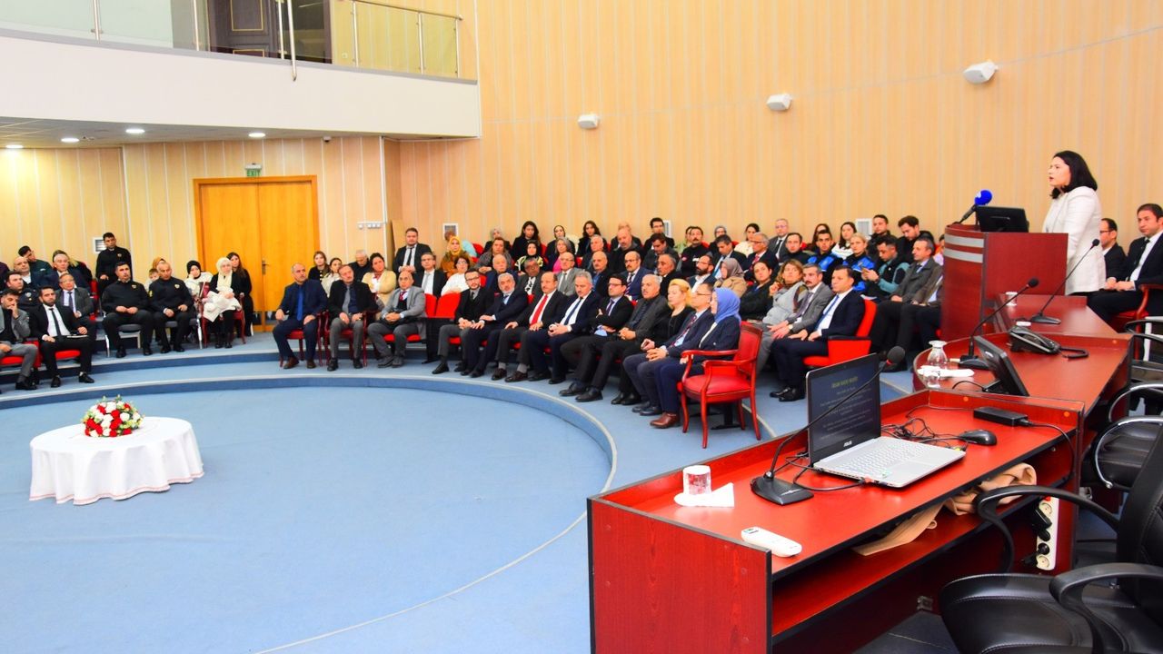 Karabük'te "İnsan Hakları" konferansı verildi