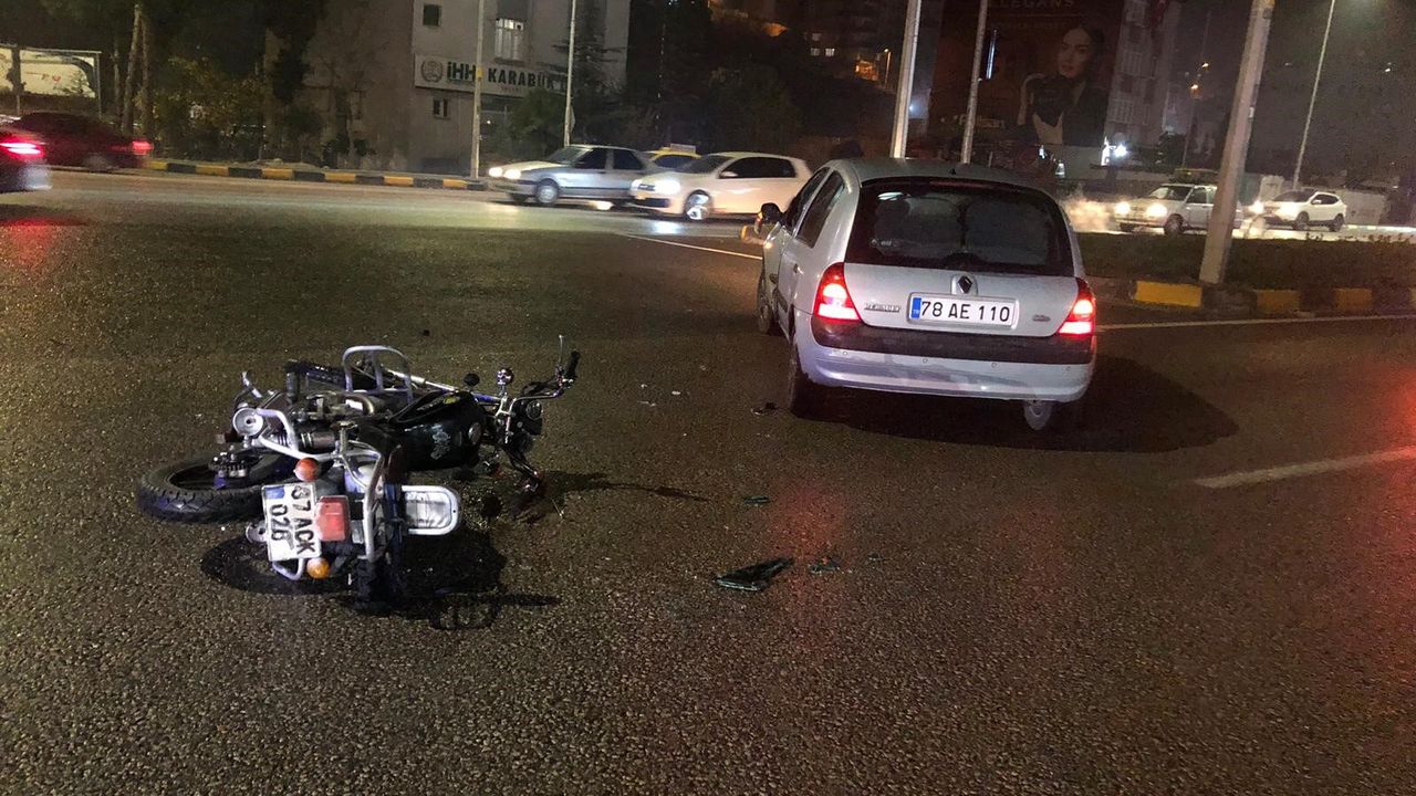 Karabük'te motosikletle otomobil çarpıştı: 1 yaralı