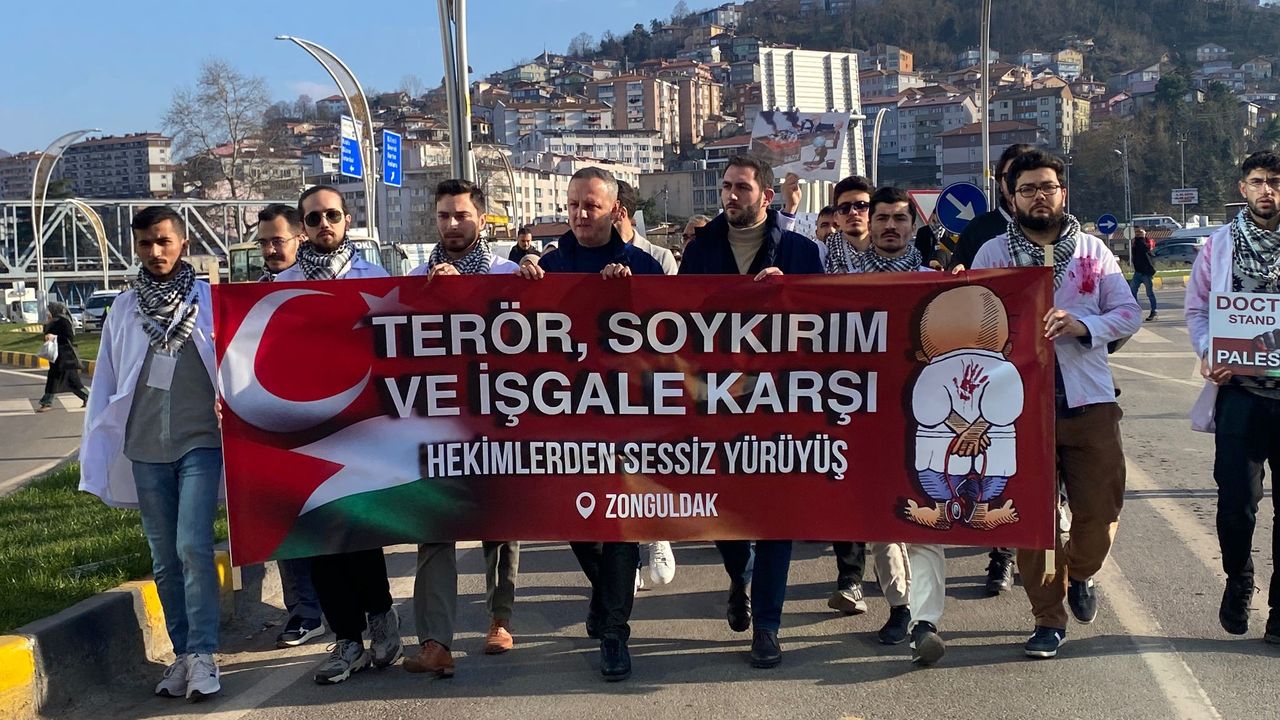 Zonguldak’ta doktorlardan sessiz yürüyüş