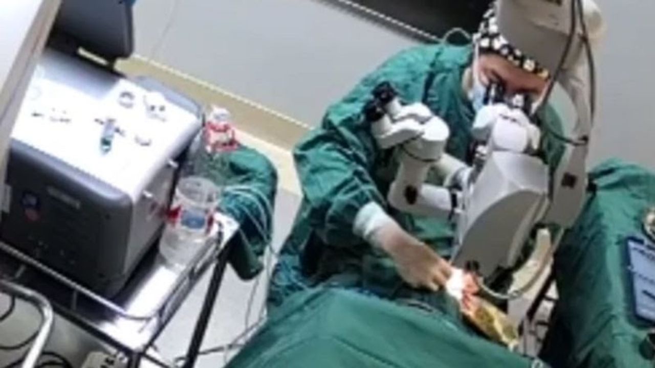 Çin'de ameliyat sırasında hasta yumruklayan doktora öfke
