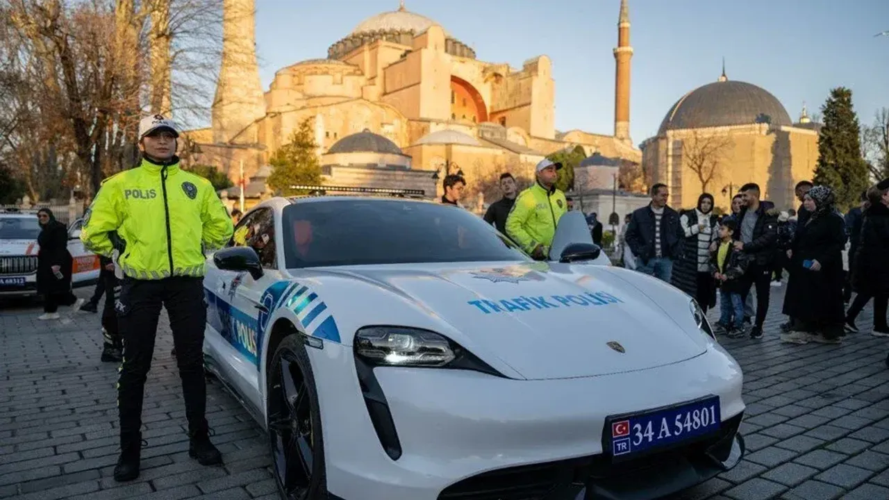 İstanbul'da görevli bir polis memuru: Kimse bu araçlara binmek istemiyor, hasar oluşursa memur ödemek zorunda kalıyor