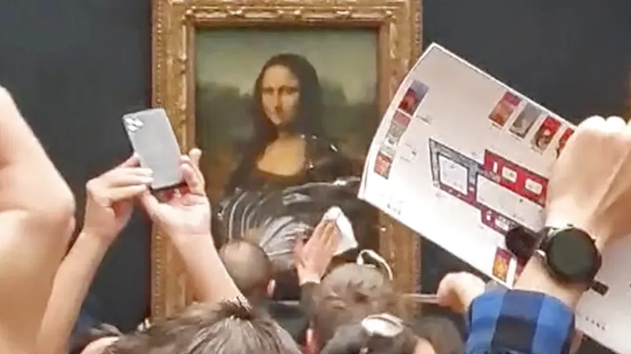 Fransa: İklim aktivistleri Mona Lisa tablosuna kabak çorbası attı