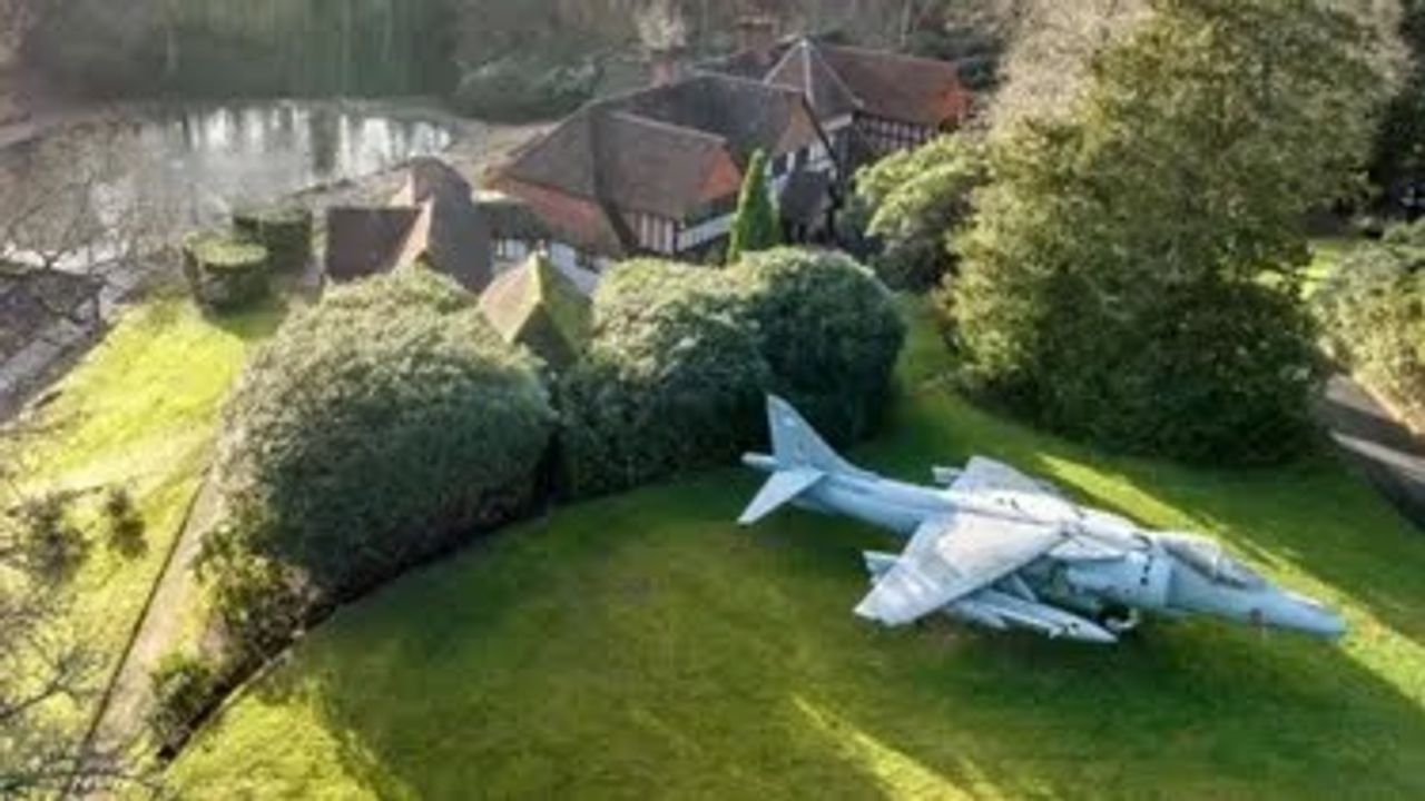 Böyle ilan görülmedi: Ev alana savaş uçağı bedava