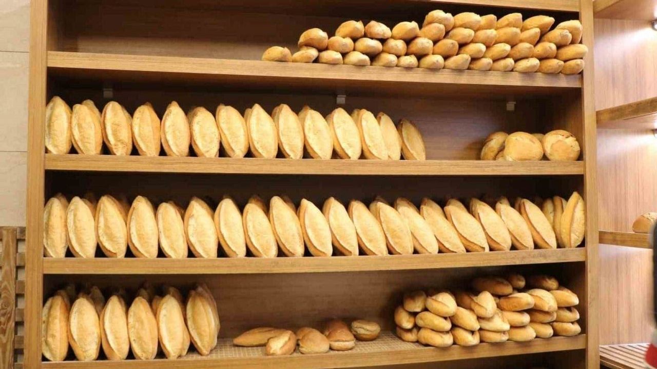 İzmir’de 220 gram ekmeğin fiyatı 9 lira olarak belirlendi.