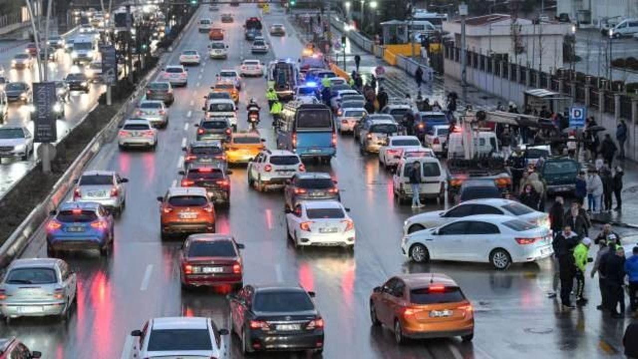 Ankara'da 26 araç birbirine girdi: Yaralılar var