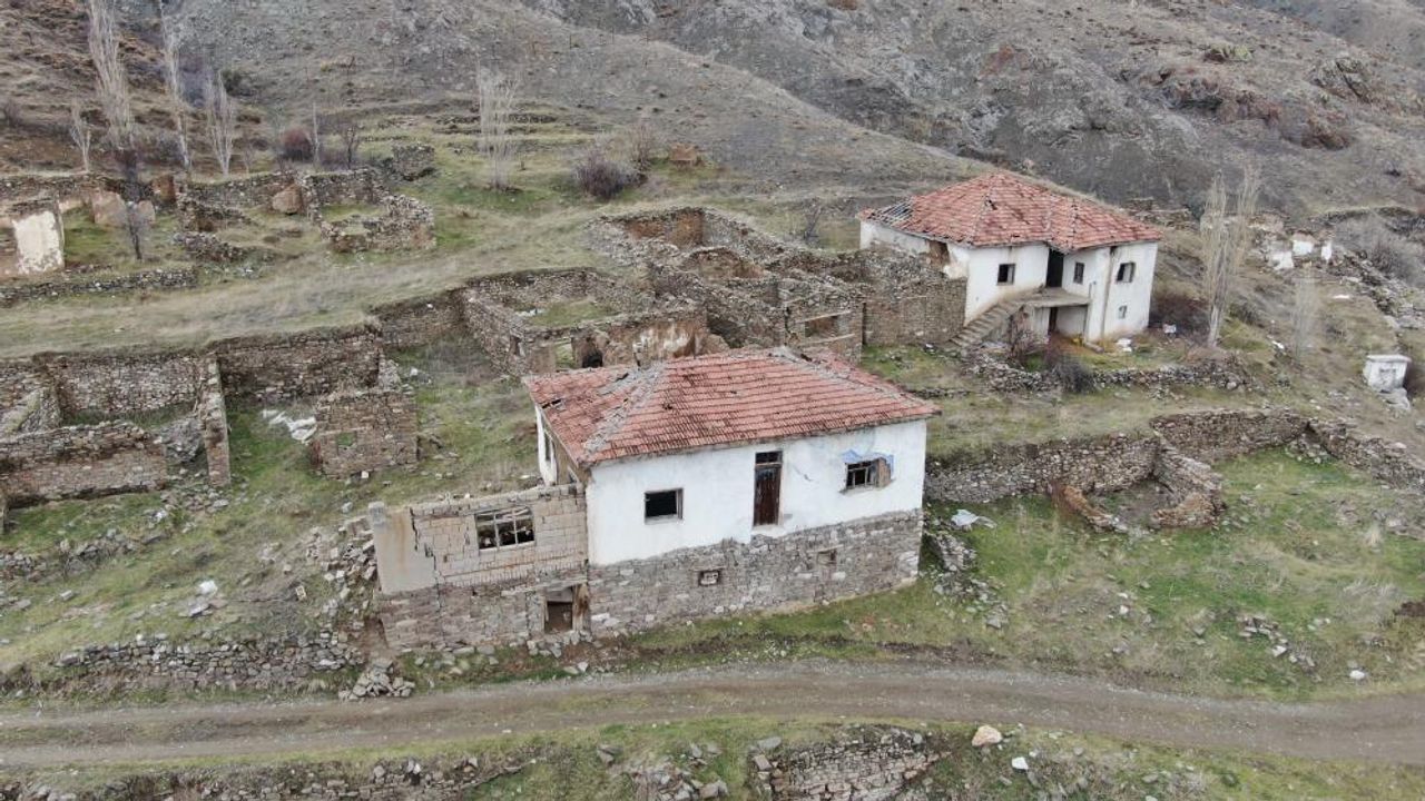 Üç harfliler söylentisi köyün terk edilmesine neden oldu