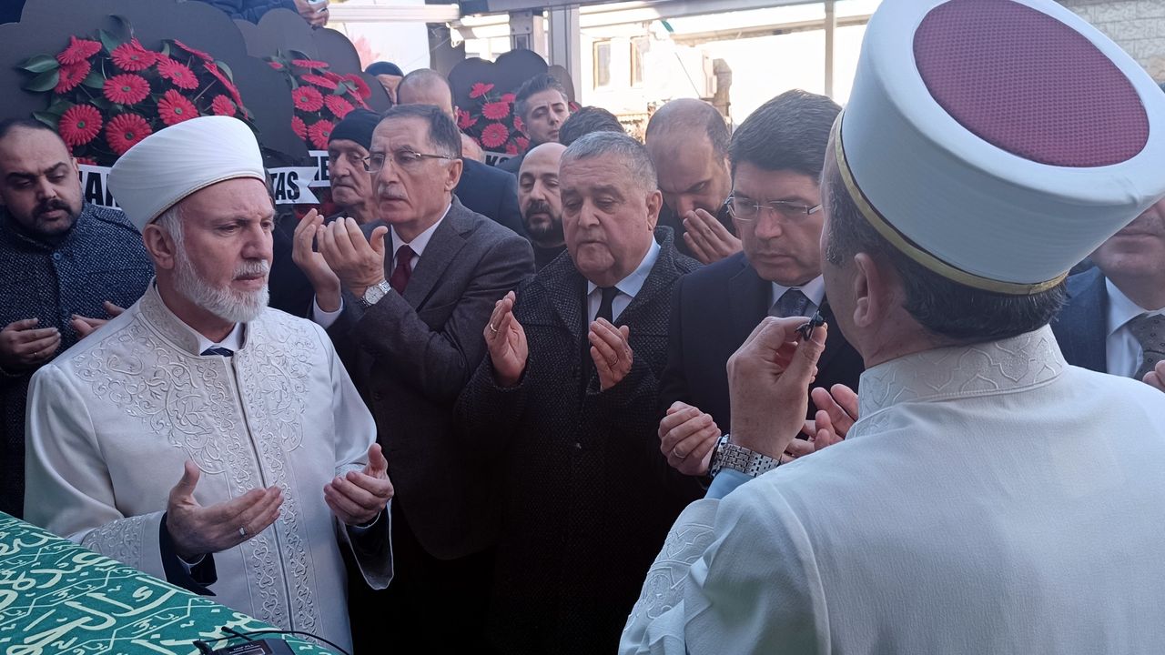 Belediye Başkanı Fırıncıoğlu'nun eşi dualarla uğurlandı