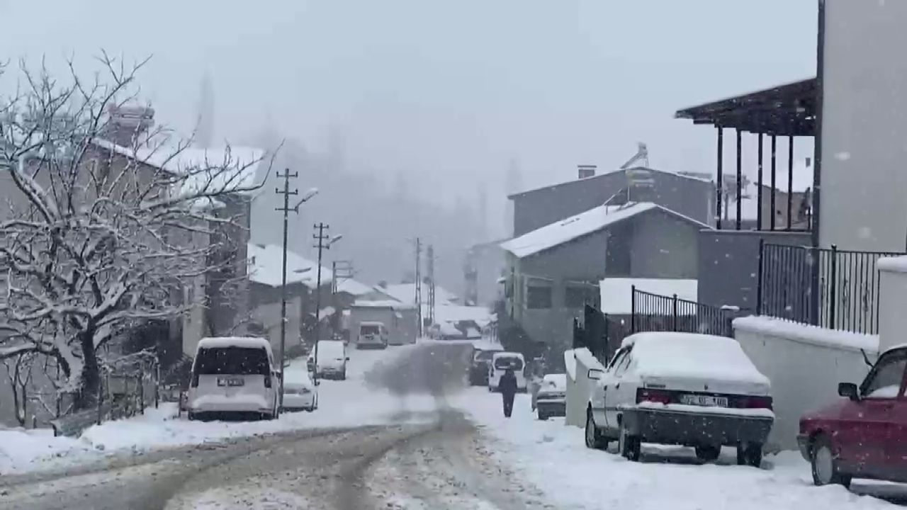 Çelikhan’da yoğun kar yağışı