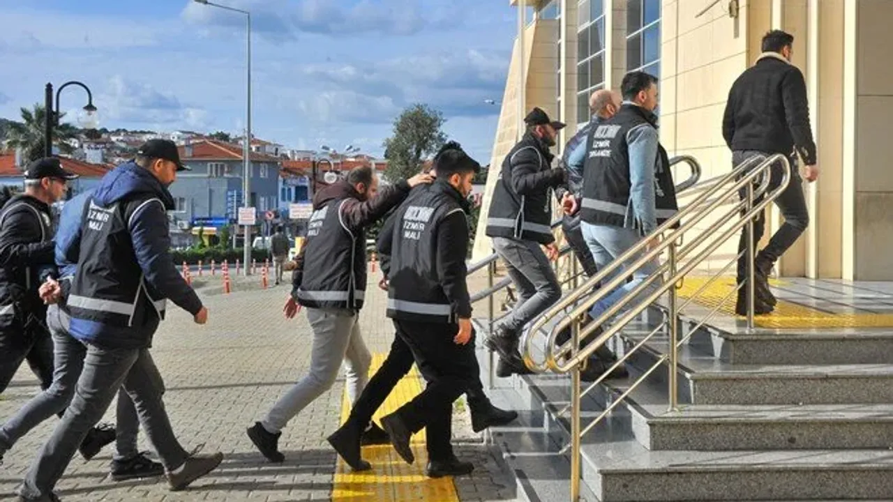 İzmir'de milyar dolarlık sahtecilik: 4'ü gümrük memuru 6 kişi tutuklandı