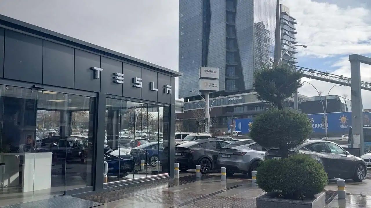 Tesla, ilk fiziksel mağazasını Ankara'da açtı