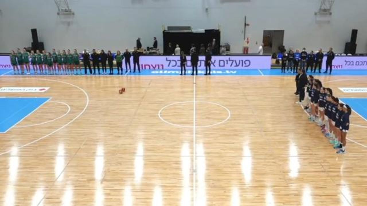 İrlanda Milli Basketbol Takımı İsrail takımıyla el sıkışmayı reddetti